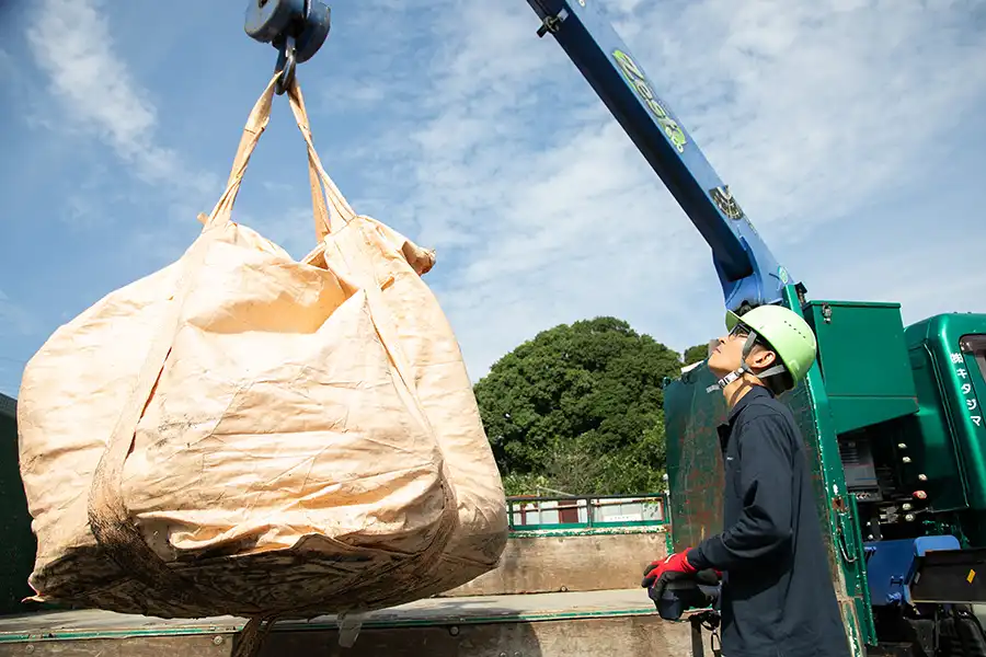 廃品回収の荷下ろし